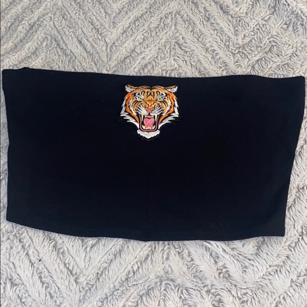 Tiger patch black crop top